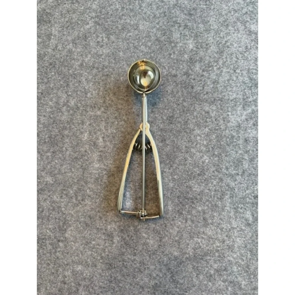 Vintage Pampered  Chef Cookie Scoop Small Silver Squeeze Handle Stainless